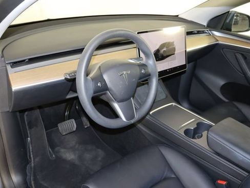 Used 2023 Tesla Model Y 2WD image 23