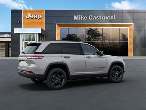 New 2025 Jeep Grand Cherokee Limited w/ Luxury Tech Group II AWD/4WD image 5