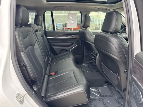Used 2023 Jeep Grand Cherokee Limited w/ Luxury Tech Group II image 29
