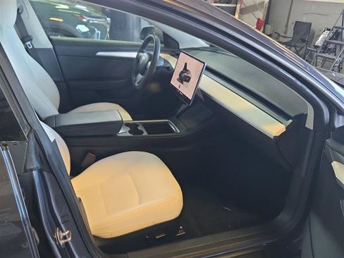 Used 2023 Tesla Model 3 Standard Range RWD image 2