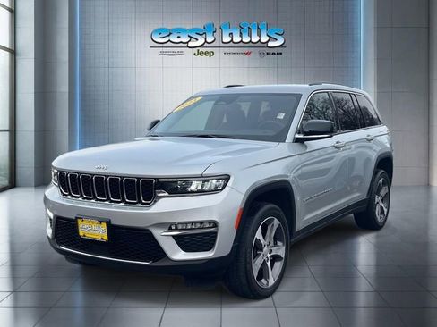 Certified 2023 Jeep Grand Cherokee Limited AWD/4WD image 3