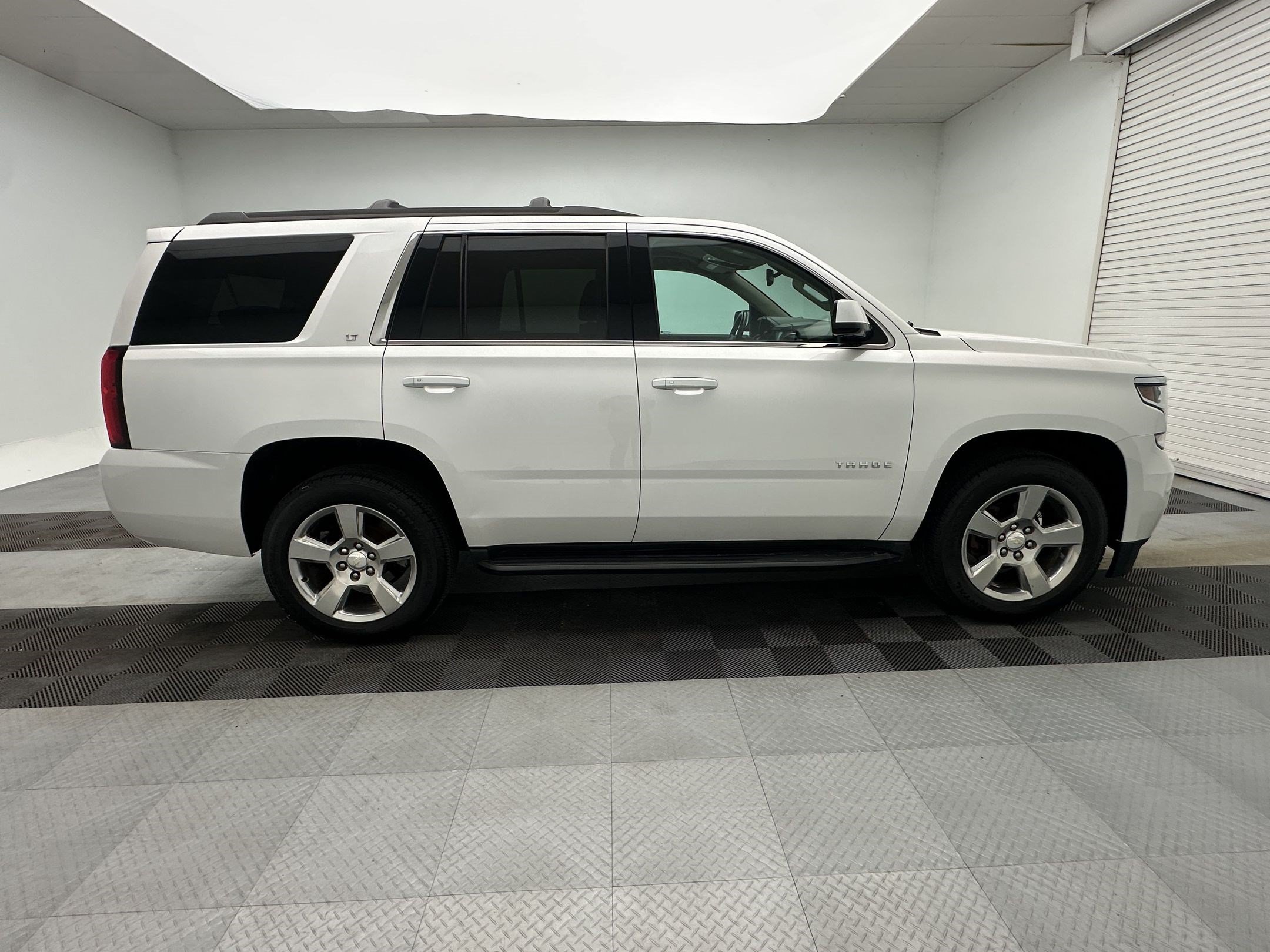 Certified 2020 Chevrolet Tahoe LT w/ Luxury Package AWD/4WD image 8