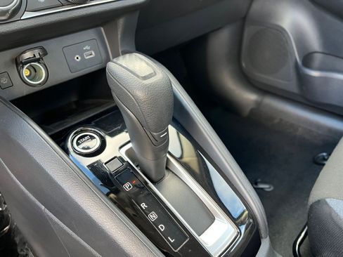 Used 2025 Nissan Versa SV FWD image 41