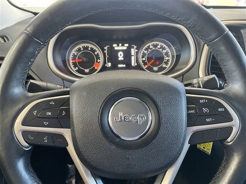 Used 2015 Jeep Cherokee Latitude w/ Cold Weather Group image 13