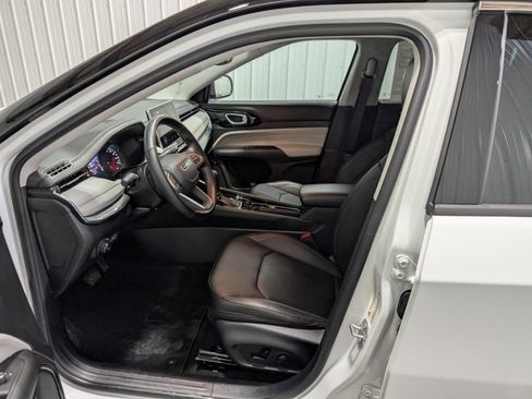 Used 2022 Jeep Compass Limited image 13