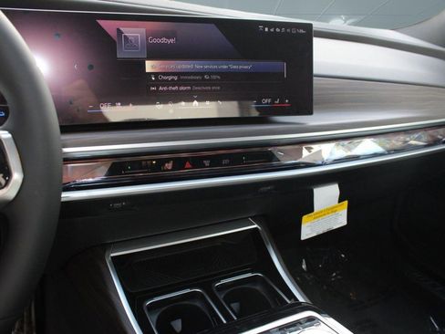 New 2026 BMW 750e xDrive AWD/4WD image 22