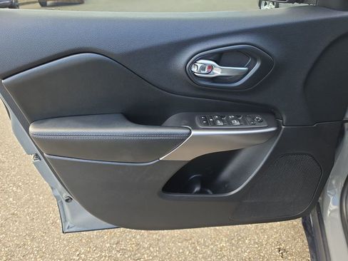 Used 2020 Jeep Cherokee Latitude Plus w/ Cold Weather Group image 24