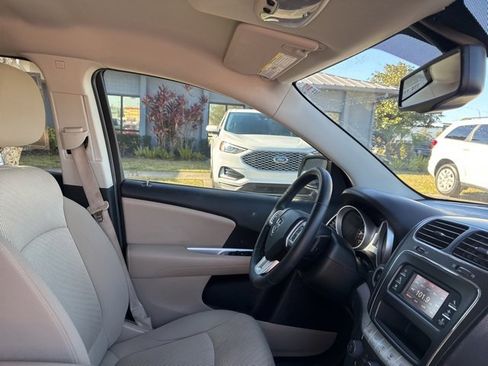 Used 2016 Dodge Journey SE w/ Flexible Seating Group image 11