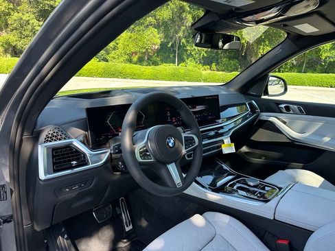 New 2026 BMW X5 xDrive40i w/ M Sport Package AWD/4WD image 10