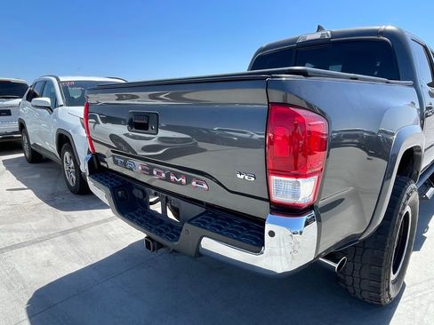 Used 2017 Toyota Tacoma SR5 w/ Tow Package image 4