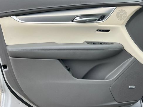 Used 2018 Cadillac XT5 Luxury w/ Driver Awareness Package AWD/4WD image 15