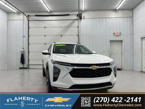 New 2026 Chevrolet Trax LT w/ LT Convenience Package FWD image 1