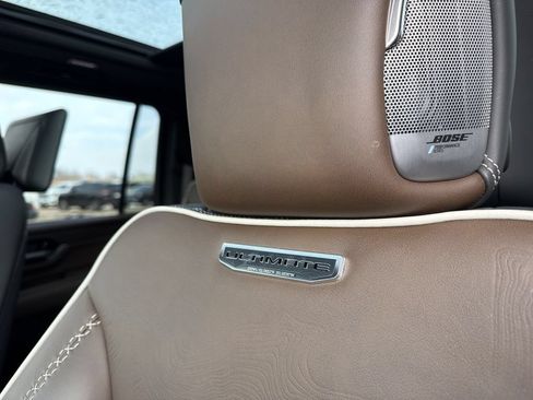 Used 2025 GMC Yukon XL Denali Ultimate w/ LPO, Floor Liner Package AWD/4WD image 25
