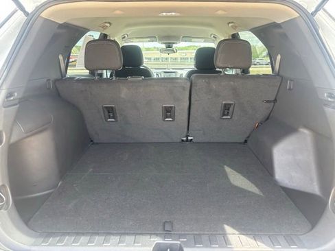 Used 2022 Chevrolet Equinox LS w/ LS Convenience Package image 10