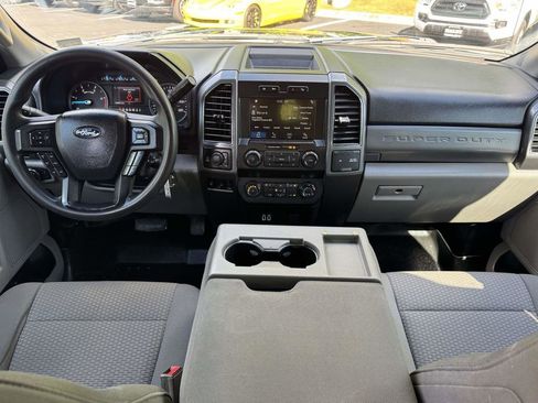 Used 2019 Ford F250 XLT w/ XLT Premium Package AWD/4WD image 3