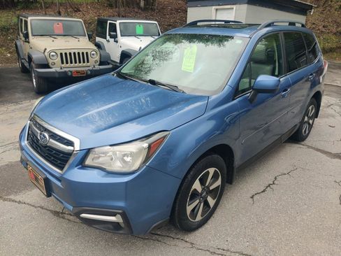 Used 2017 Subaru Forester 2.5i Premium AWD/4WD image 2