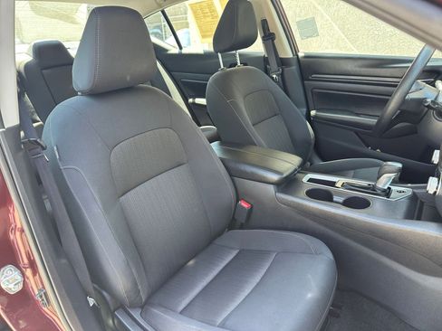 Used 2025 Nissan Altima 2.5 SV FWD image 36