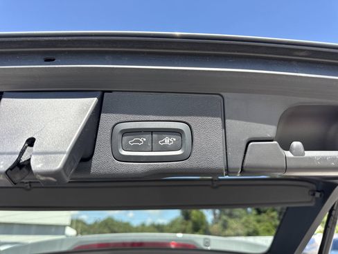 Used 2024 Volvo XC60 B5 Ultimate w/ Protection Package Premier AWD/4WD image 32