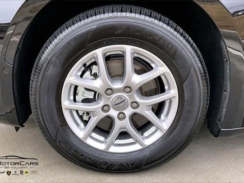 Used 2025 Chrysler Pacifica Select image 10