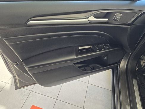 Used 2019 Ford Fusion Titanium image 17