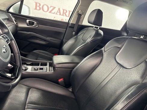 Used 2021 Kia Sorento S image 11