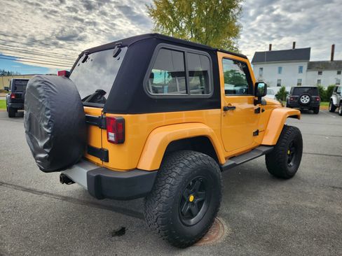 Used 2012 Jeep Wrangler Sahara AWD/4WD image 15