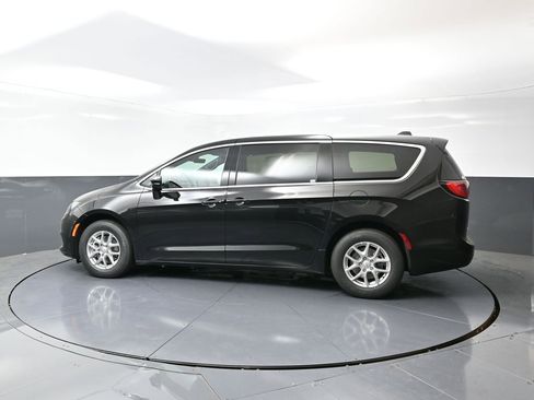 New 2026 Chrysler Voyager LX image 10