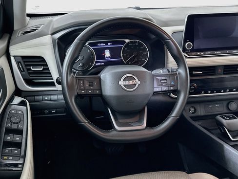 Used 2025 Nissan Rogue SV FWD image 18
