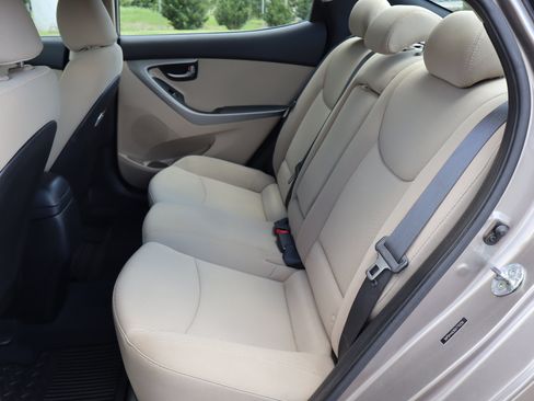 Used 2016 Hyundai Elantra SE FWD image 27