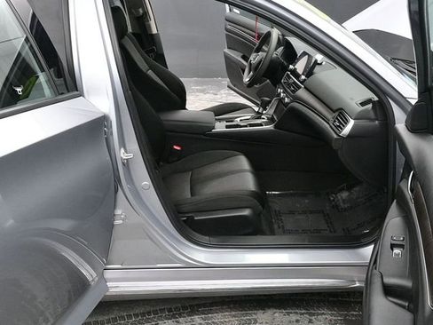 Used 2020 Honda Accord EX image 10