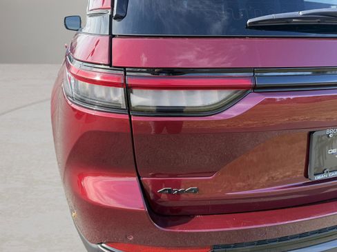 Used 2023 Jeep Grand Cherokee Altitude image 14