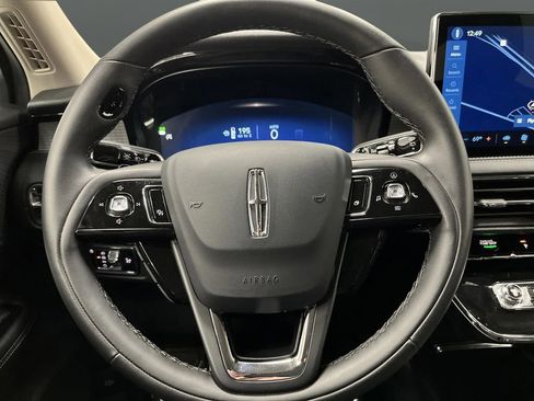 Used 2024 Lincoln Corsair AWD image 17