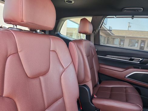Used 2023 Kia Telluride EX w/ EX Captain's Chair Package AWD/4WD image 31