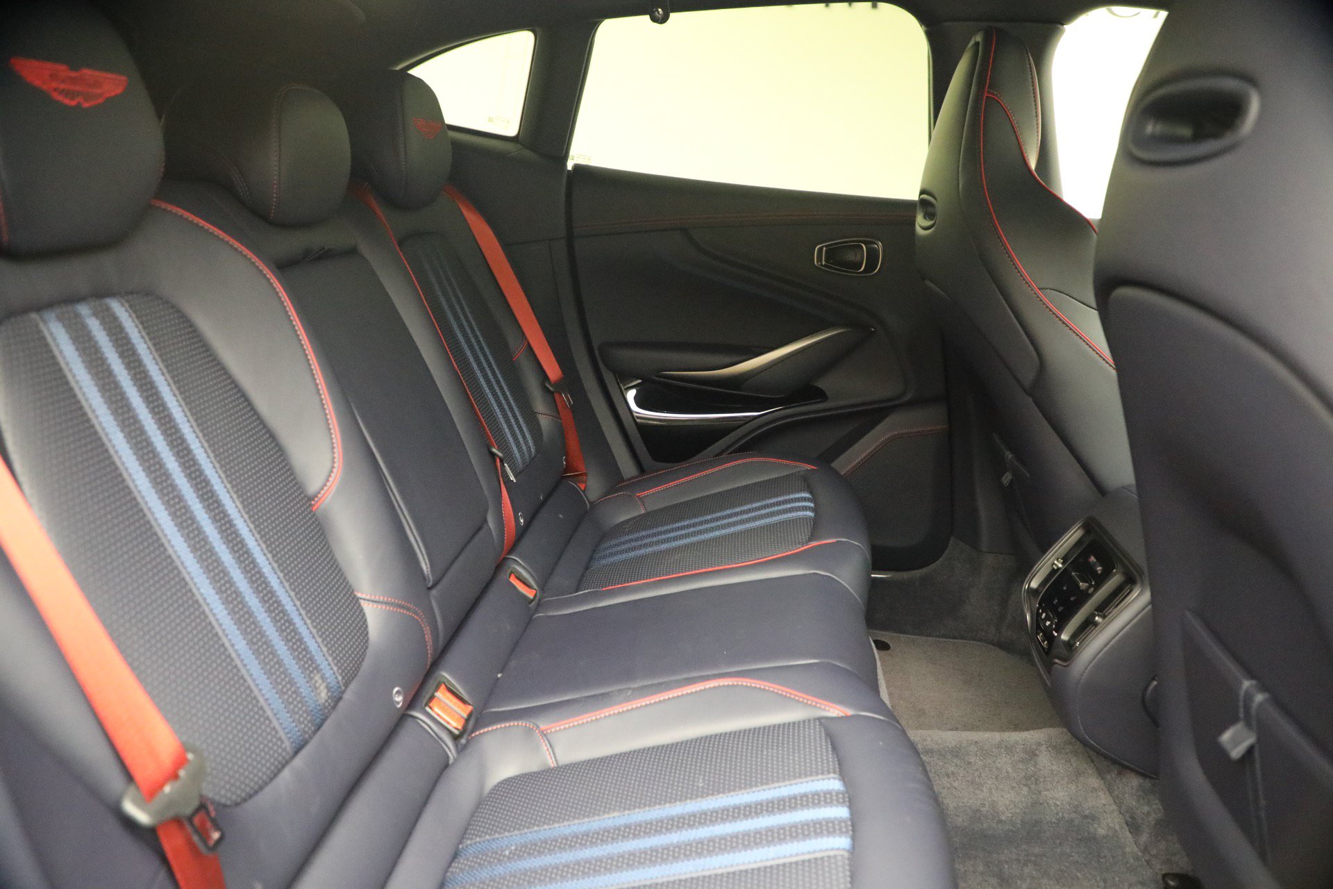 Used 2025 Aston Martin DBX 707 AWD/4WD image 30