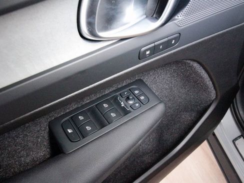 Certified 2025 Volvo XC40 B5 Core w/ Protection Package Premier image 11