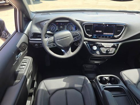 New 2027 Chrysler Pacifica Select FWD image 21