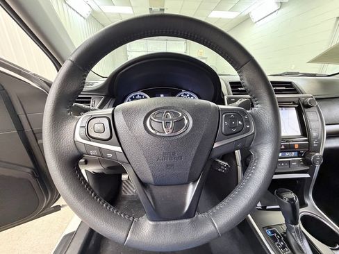 Used 2017 Toyota Camry XLE FWD image 39