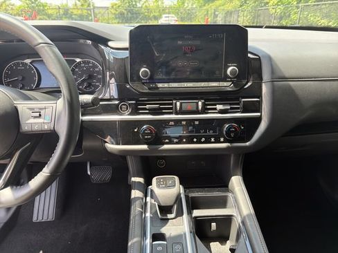 Used 2024 Nissan Pathfinder SV w/ SV Premium Package AWD/4WD image 20