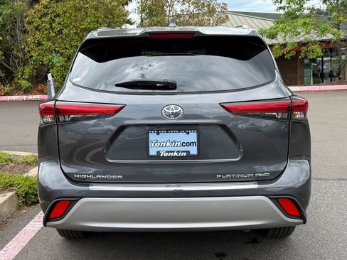Used 2022 Toyota Highlander Platinum AWD/4WD image 6