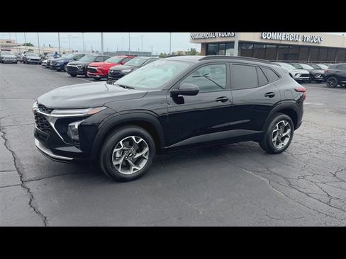 Certified 2024 Chevrolet Trax LT w/ Sunroof Package FWD image 4