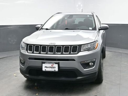 Used 2021 Jeep Compass Latitude image 2