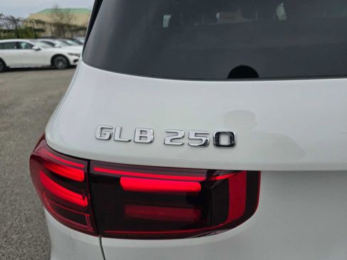 Used 2026 Mercedes-Benz GLB 250 4MATIC image 16