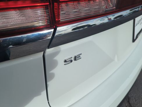 Certified 2025 Volkswagen Atlas SE image 24