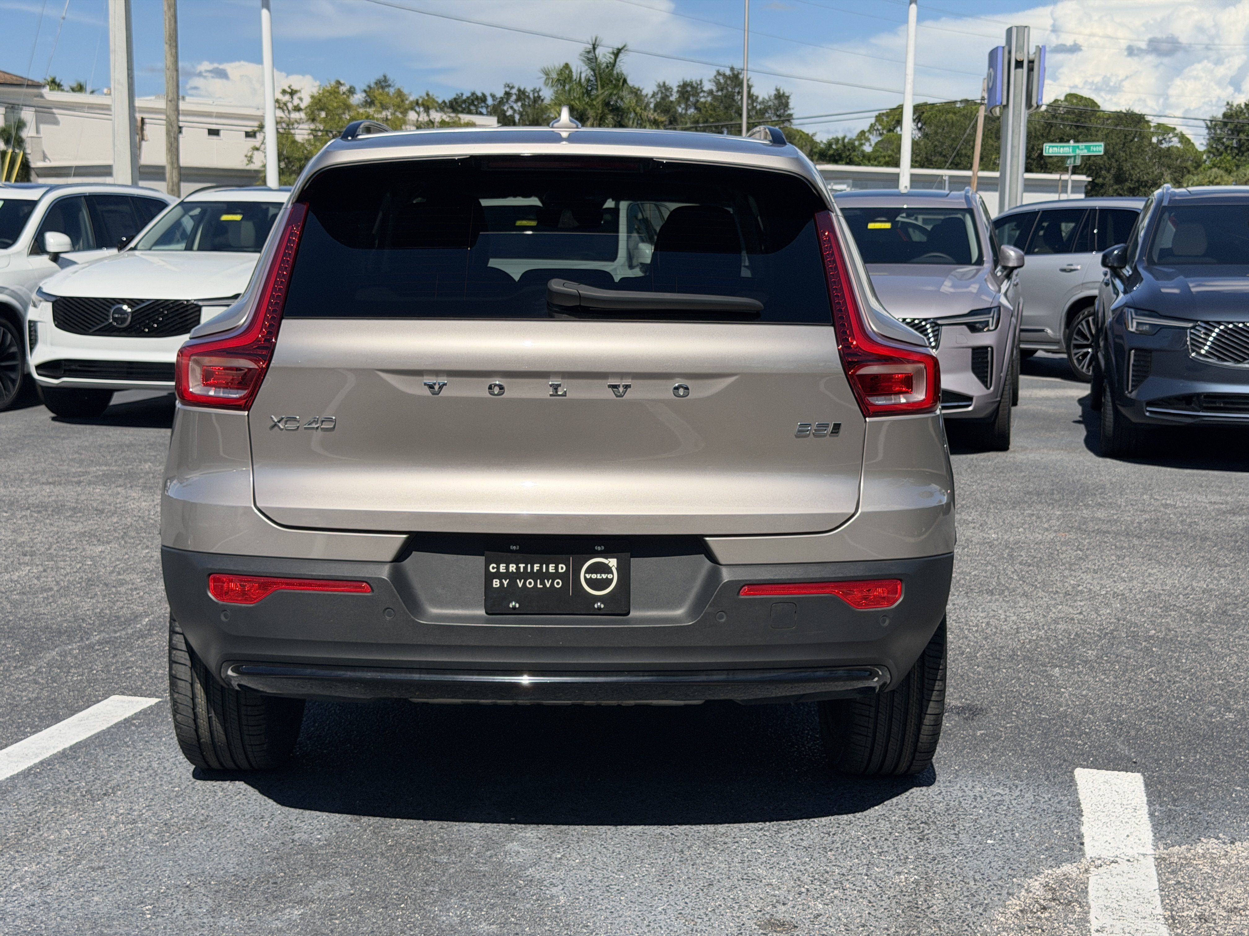 Certified 2024 Volvo XC40 B5 Core AWD/4WD image 4