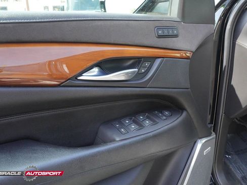 Used 2018 Cadillac Escalade Luxury AWD/4WD image 16