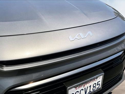 Used 2023 Kia Niro SX Touring FWD image 33