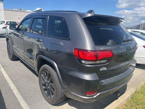 Used 2021 Jeep Grand Cherokee Laredo X image 2