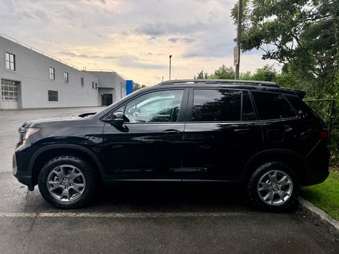 Certified 2025 Honda Passport TrailSport image 4