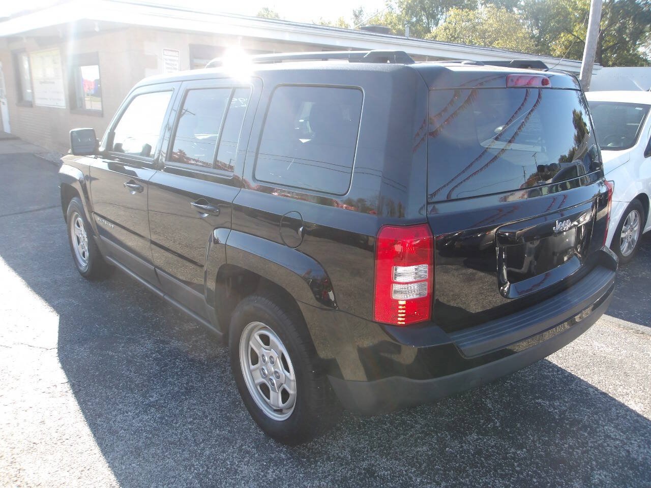 Used 2016 Jeep Patriot Sport w/ Power Value Group FWD image 6