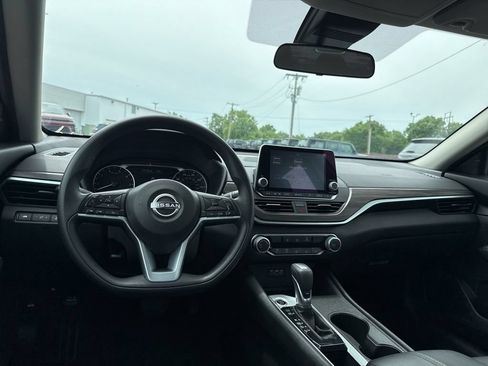 Used 2025 Nissan Altima 2.5 SV FWD image 20